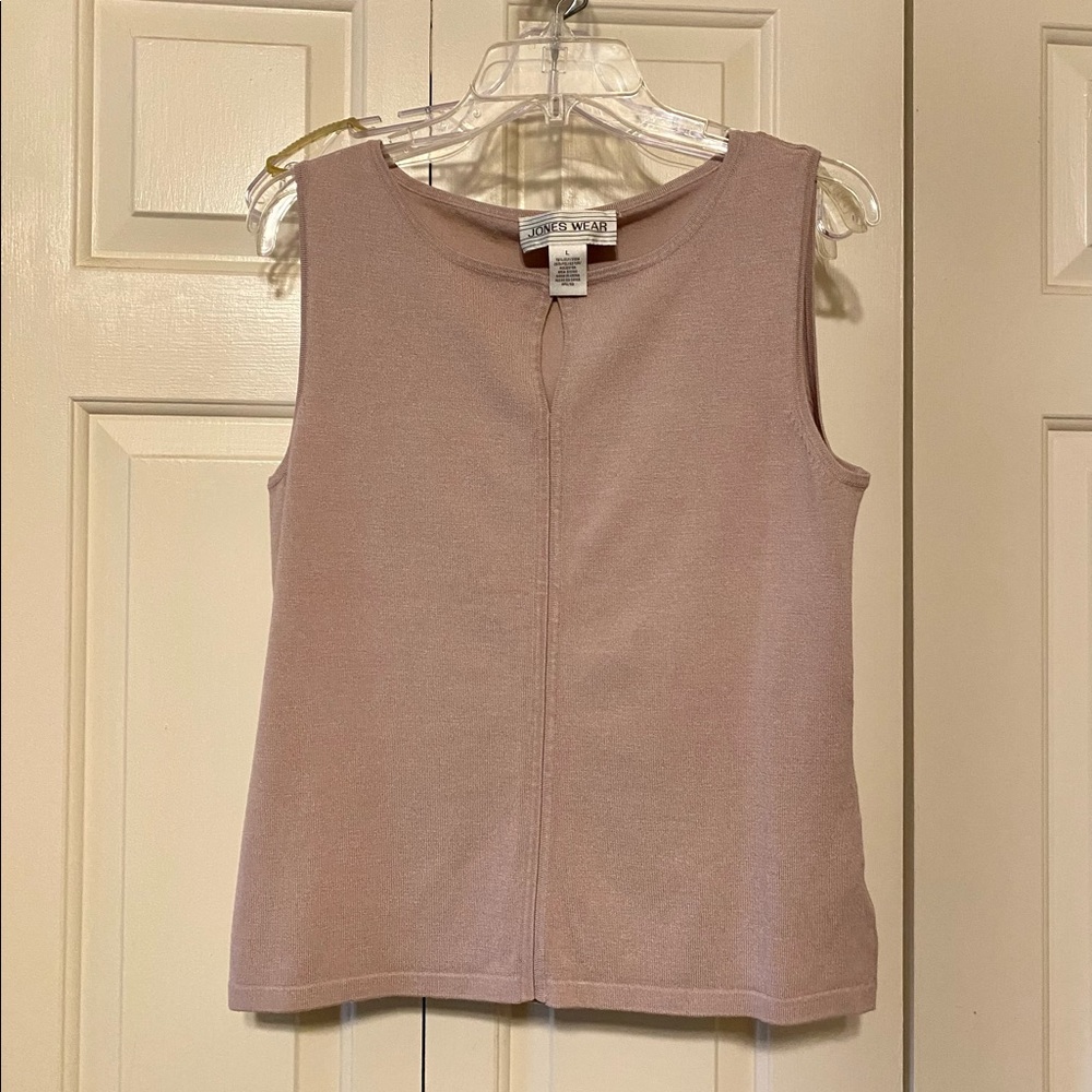 Sleeveless shirt